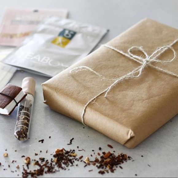 Blind Date w/ a Book 💕📖 Bookish Gift Box - Picture 2 of 2